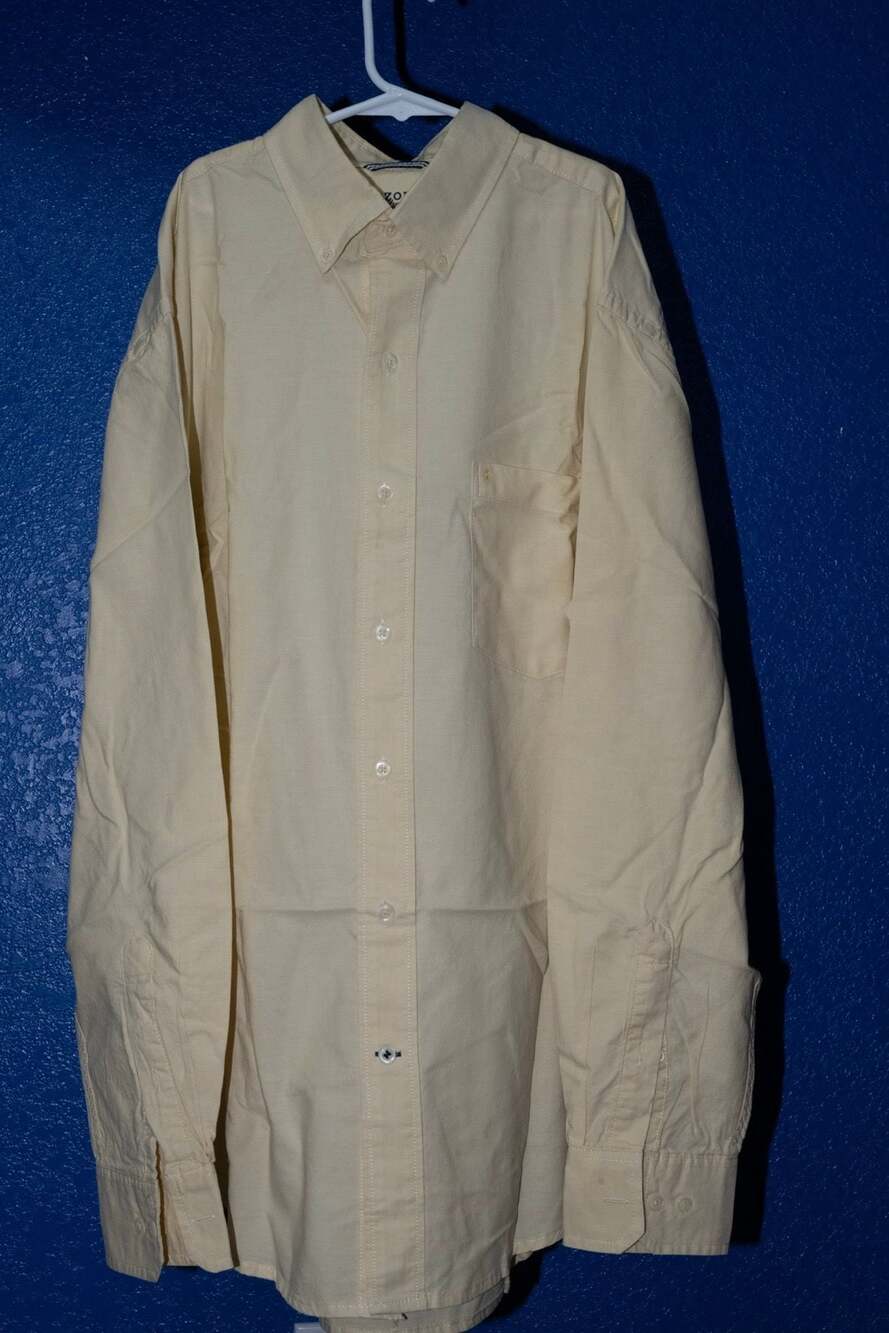 IZOD Men's Classic Fit Button-Down Shirt Size M